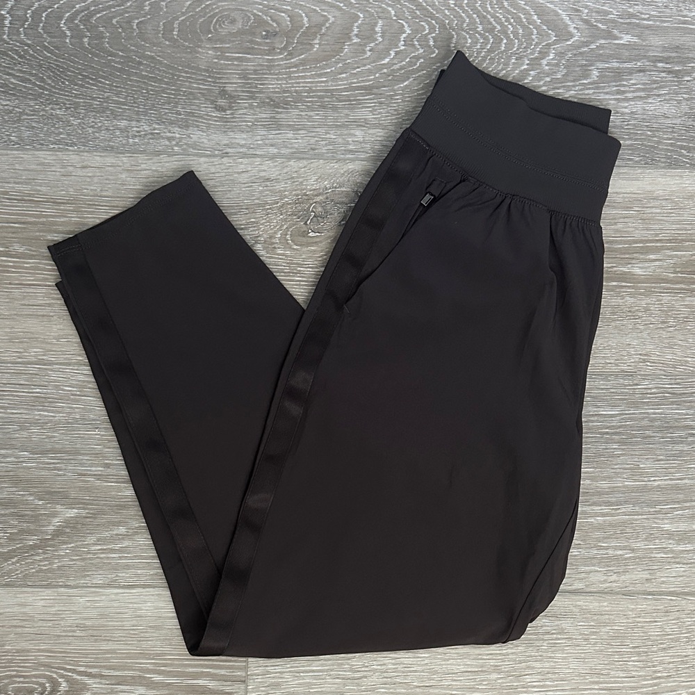 NWOT Athleta Slim Tapered Brown Cropped Pants - Size 4